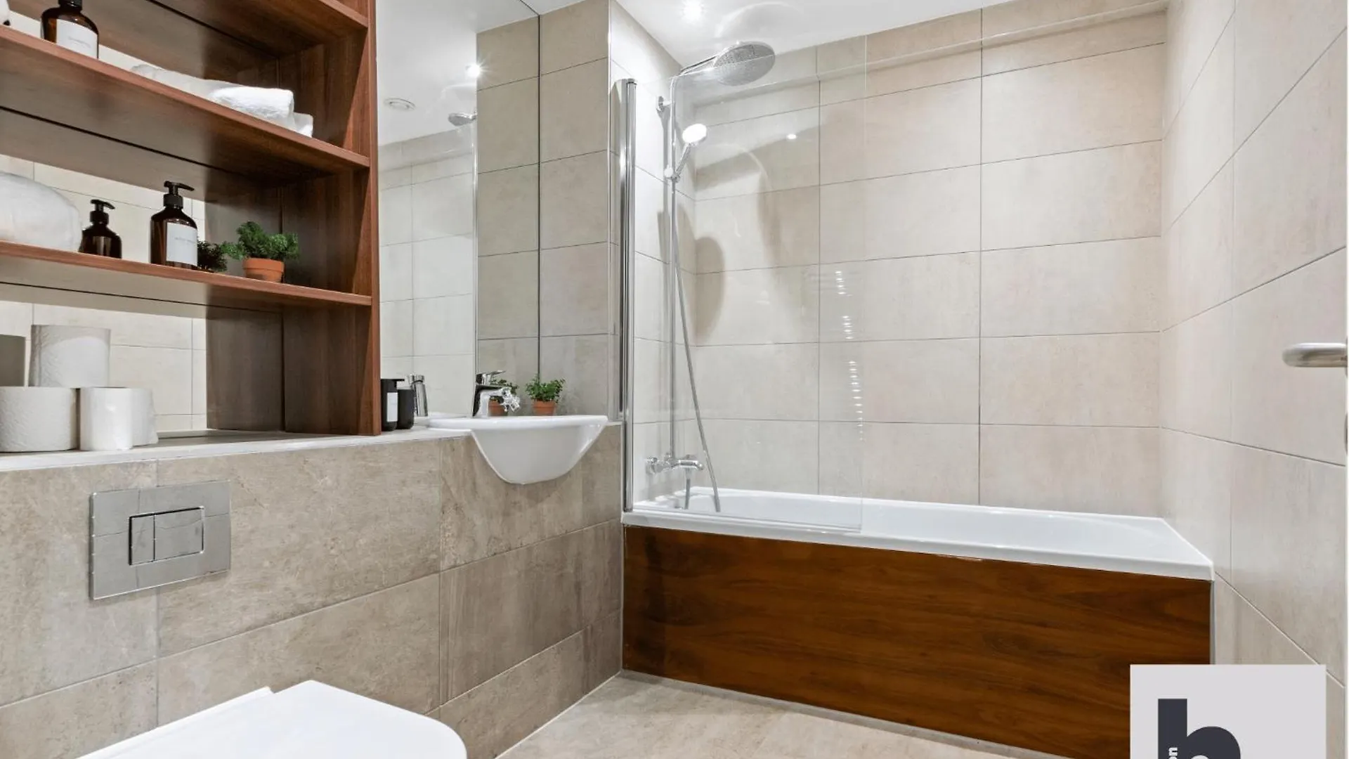 Apartment Contractors - City Centre - Free Parking - 20X Units Available Kingston upon Hull