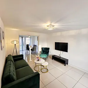  Apartment Spacious Modern 4bd House
